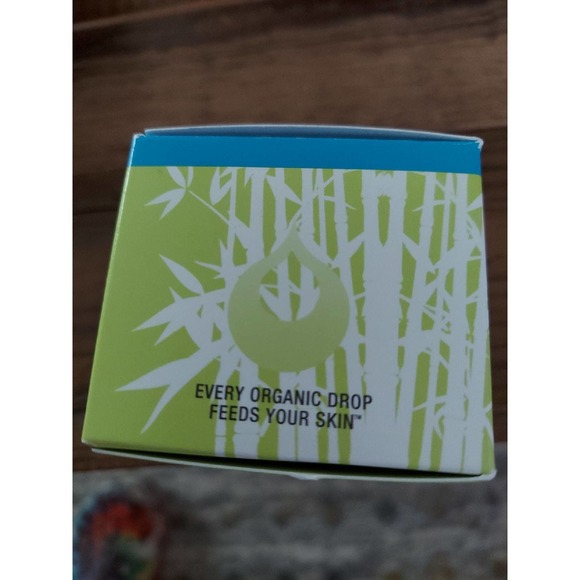 Juice Beauty Bamboo Pore Refining Mask - Picture 5 of 7